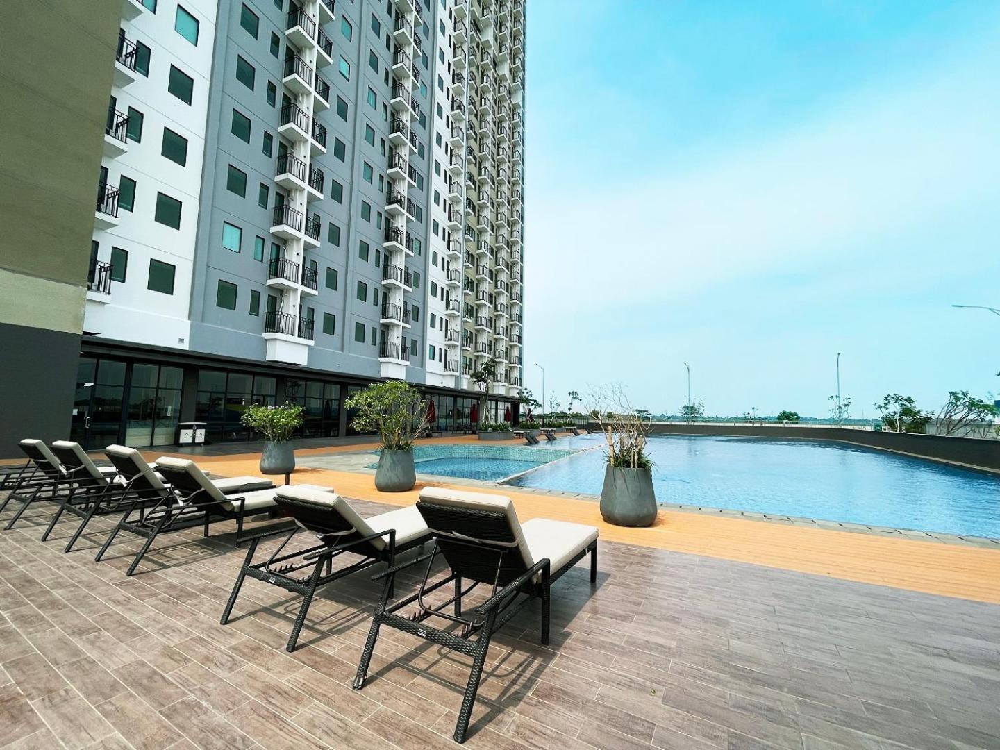 Hotel Osaka Pik2 Tangerang Exteriör bild