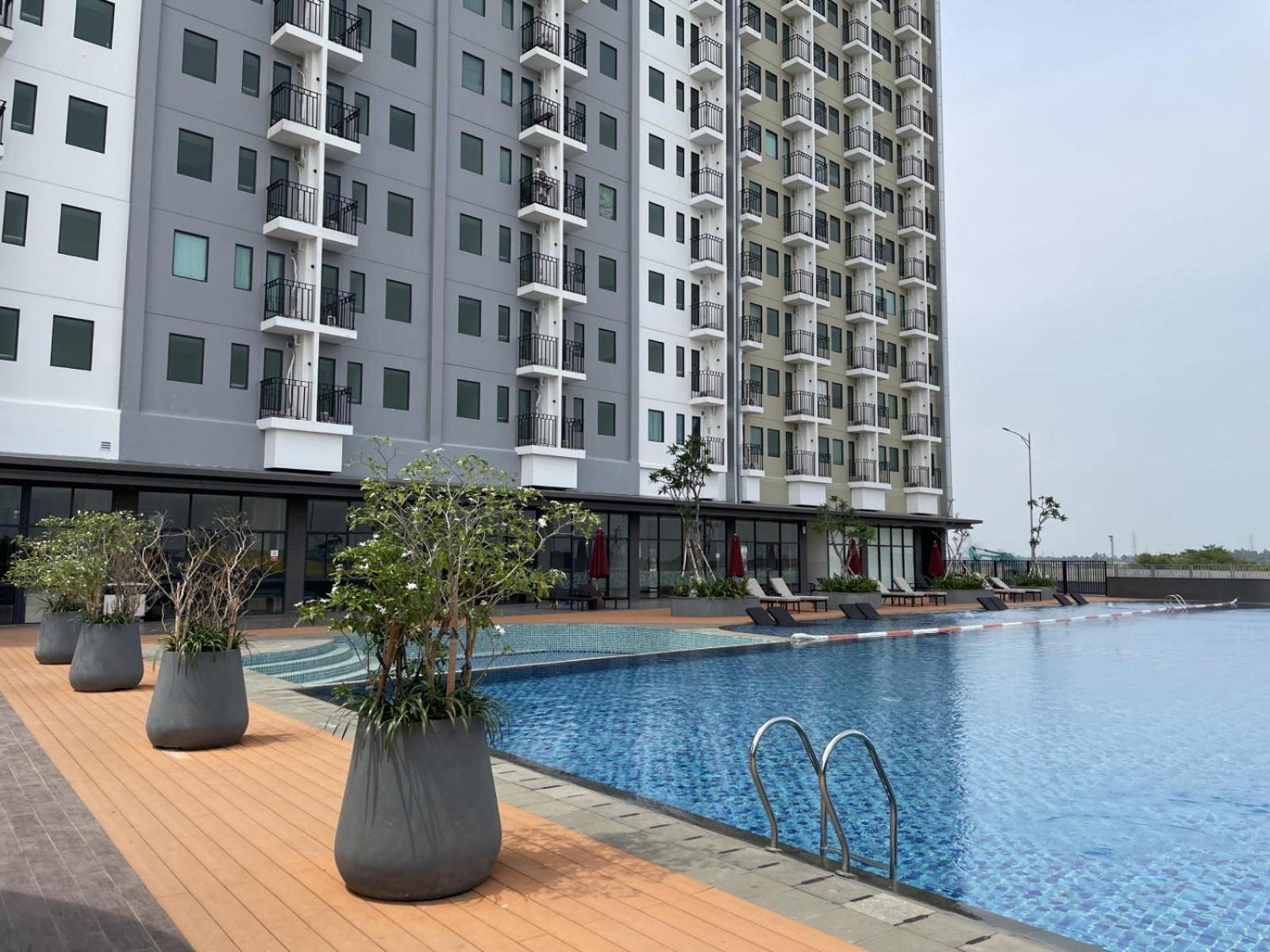 Hotel Osaka Pik2 Tangerang Exteriör bild